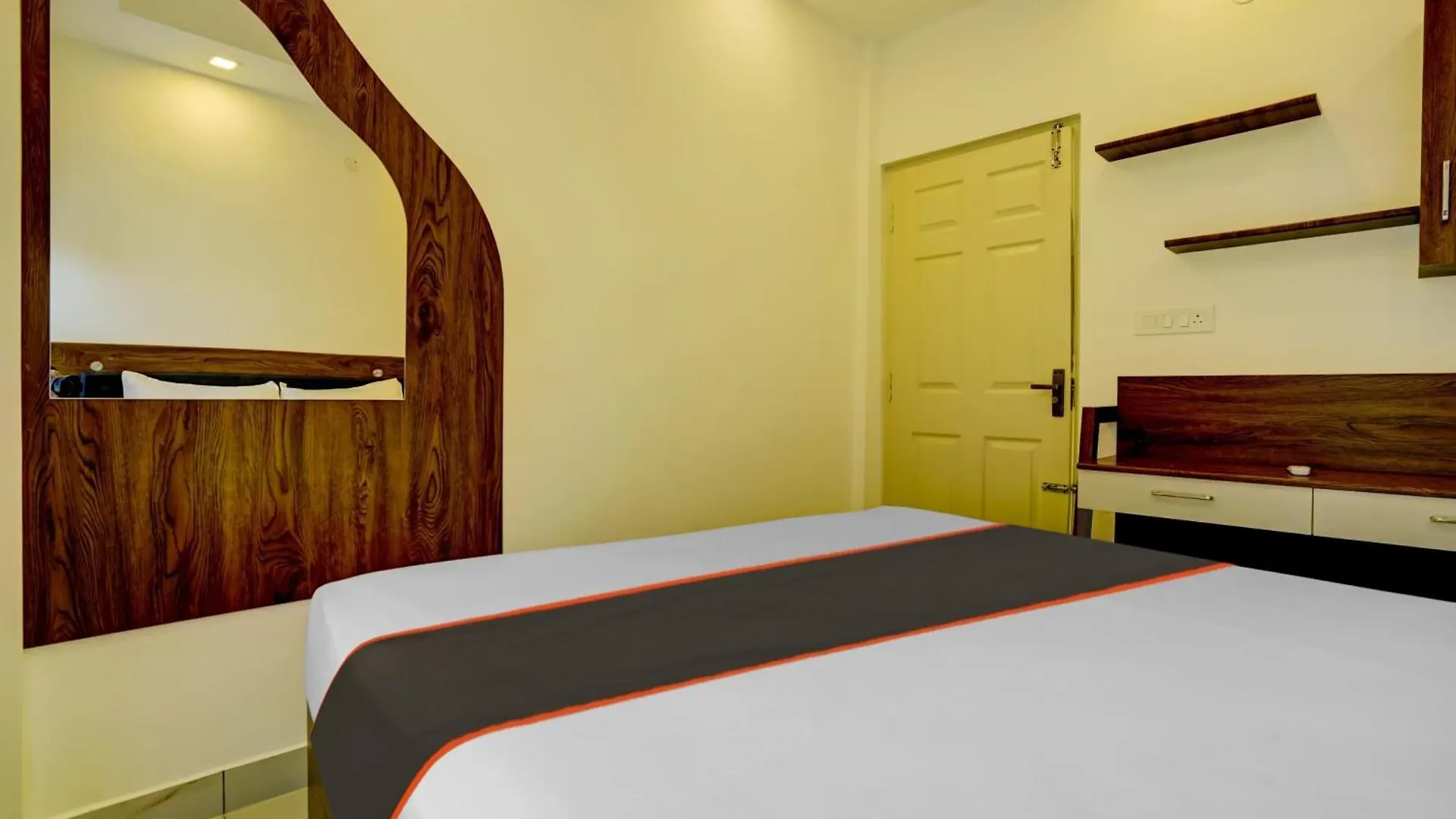 ***  Hotel O Full Moon Homes Kochi India