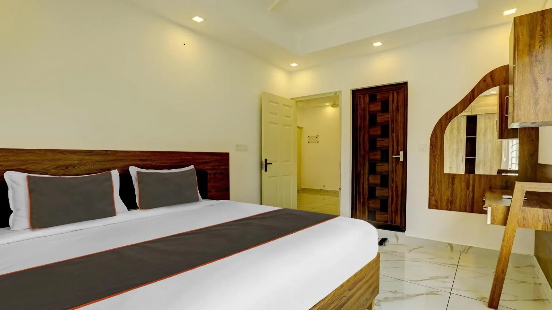 Hotel O Full Moon Homes Kochi