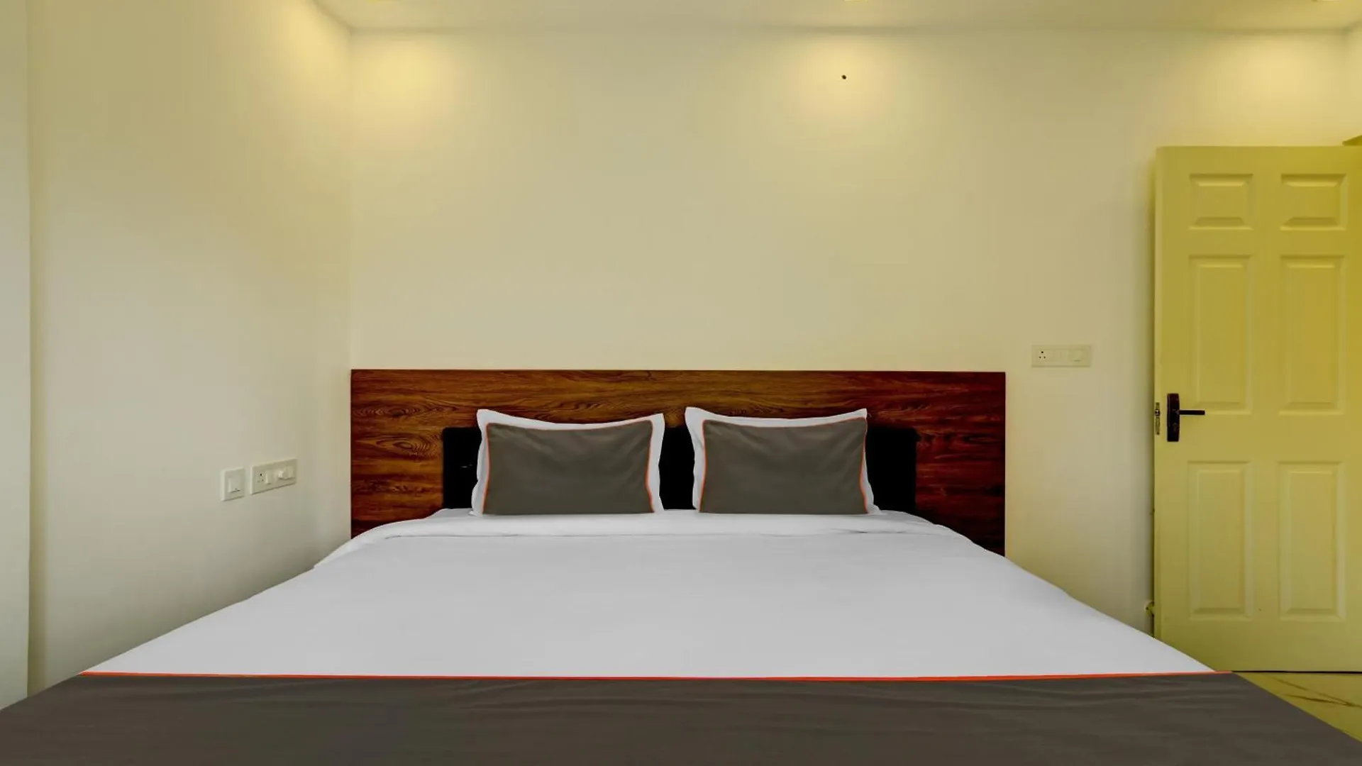 Hotel O Full Moon Homes Kochi