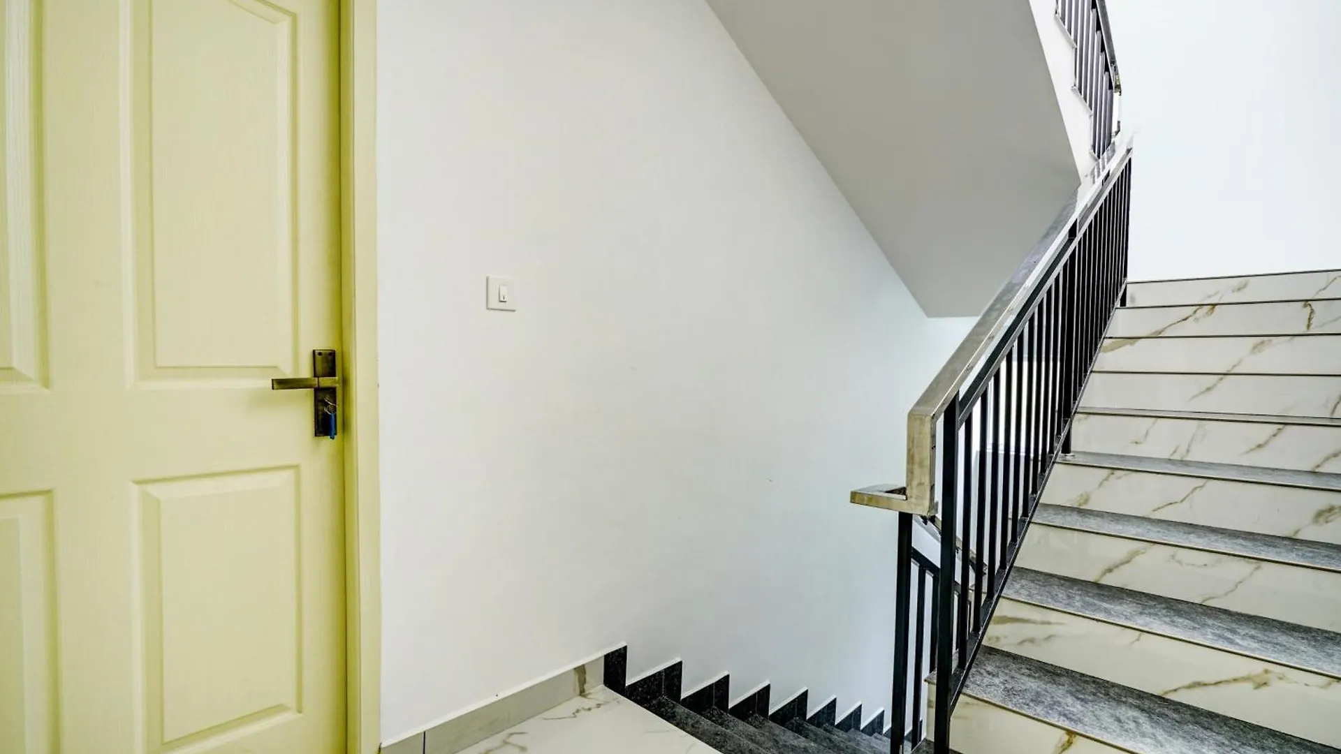 Hotel O Full Moon Homes Kochi